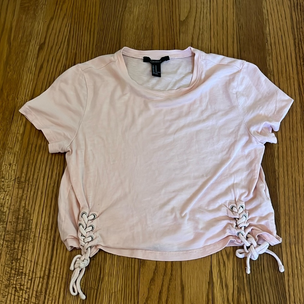 Forever 21 women’s pink side runch crop top